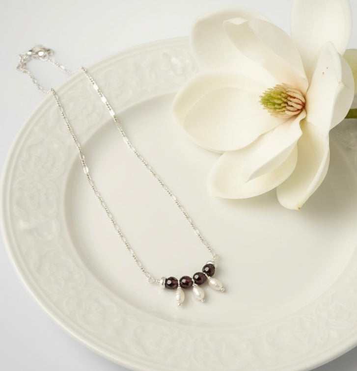 925 Sterling Silver Necklace w/Freshwater Pearls and Garnet Gemstone
