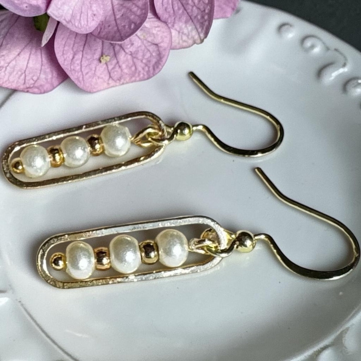 Fancy Pearls Earrings - Gold Plated